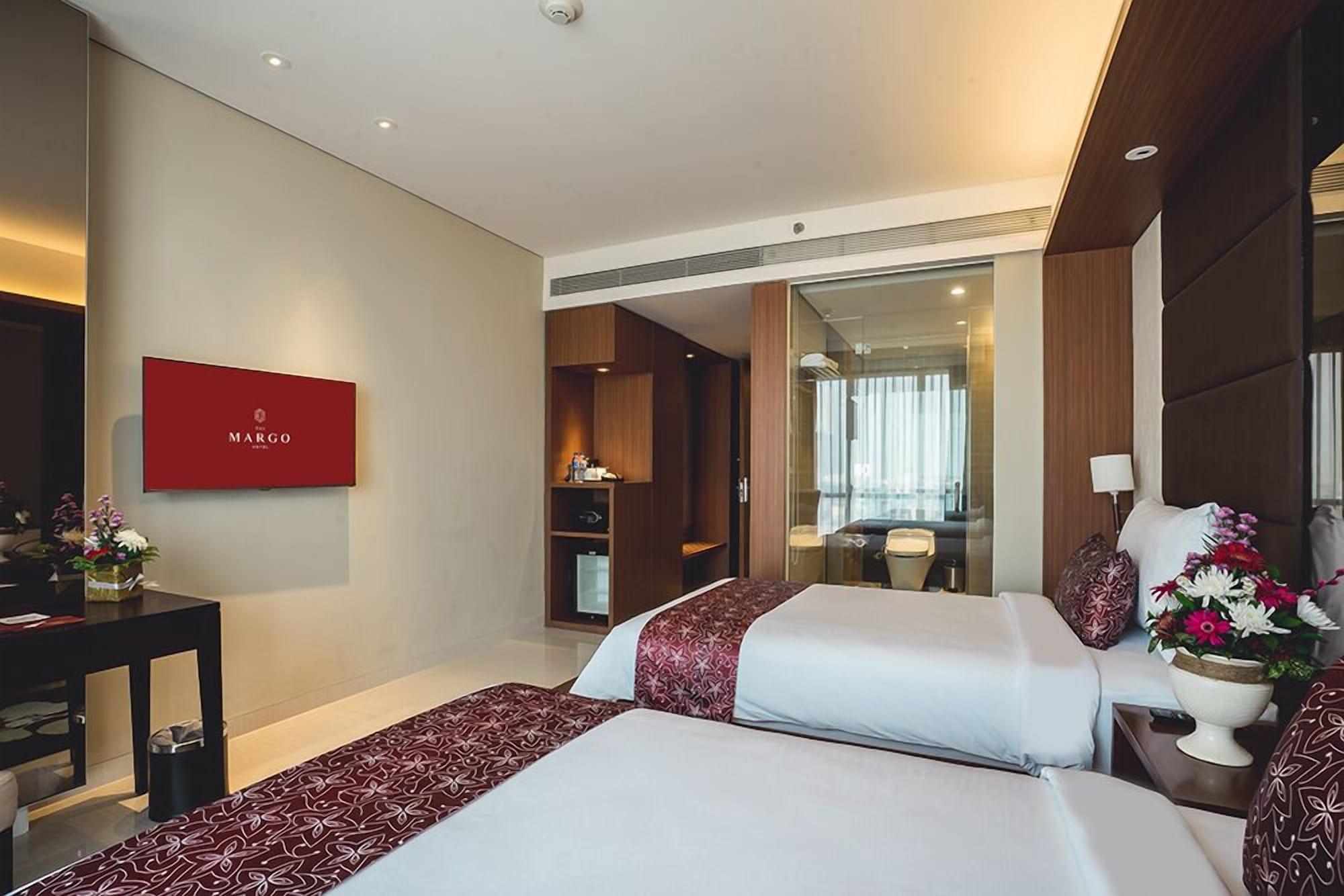 The Margo Hotel Depok Exterior photo